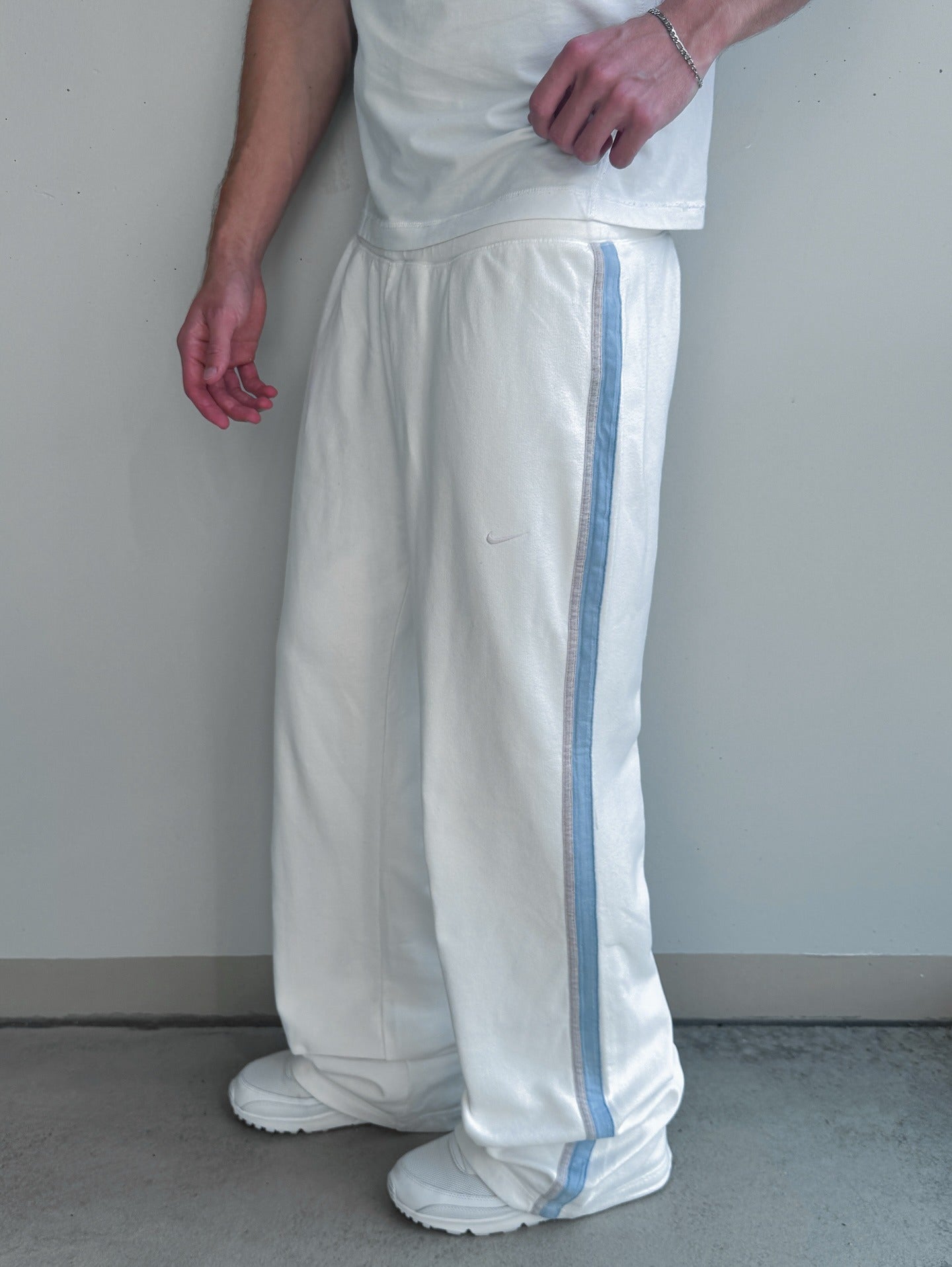 BIG TRACKPANTS