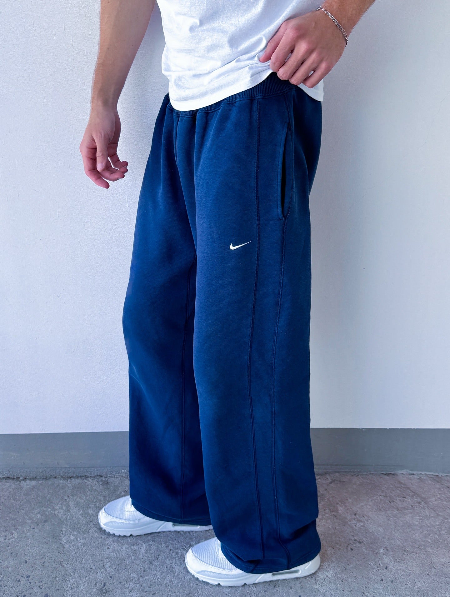 BIG TRACKPANTS